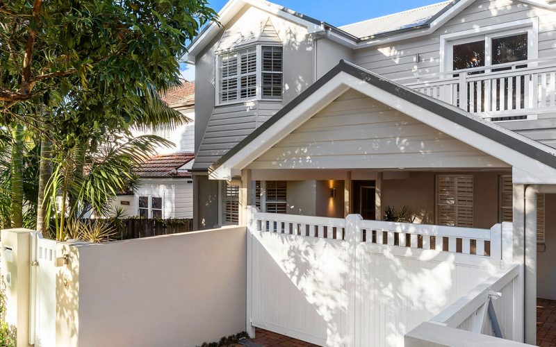 Beach-house-renovation-10-Facade